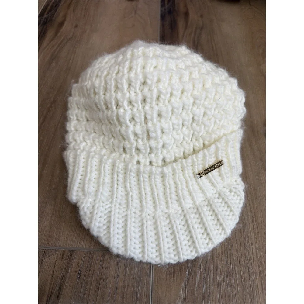 Michael Kors Cream Knit Newsboy Hat Beanie Cap‎ Visor Gold Logo